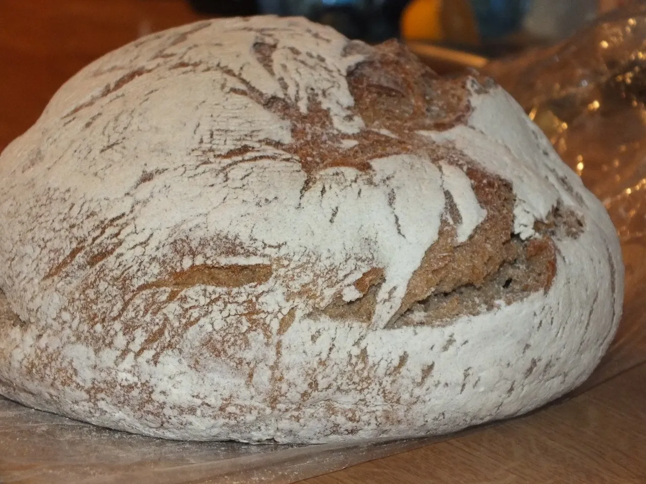 Tort chlebowy z rybą i pysznym majonezowym sosem