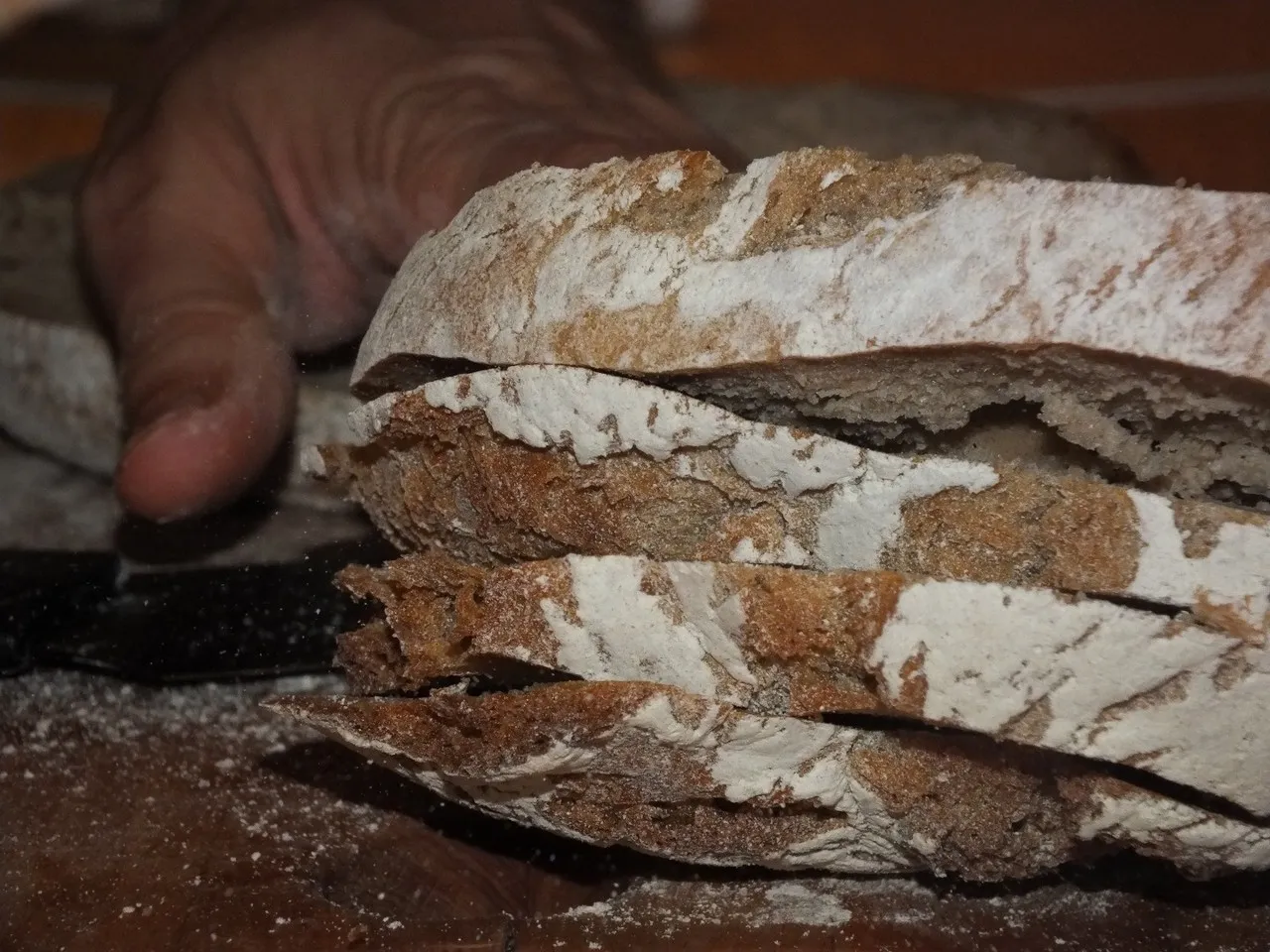 Tort chlebowy z rybą i pysznym majonezowym sosem