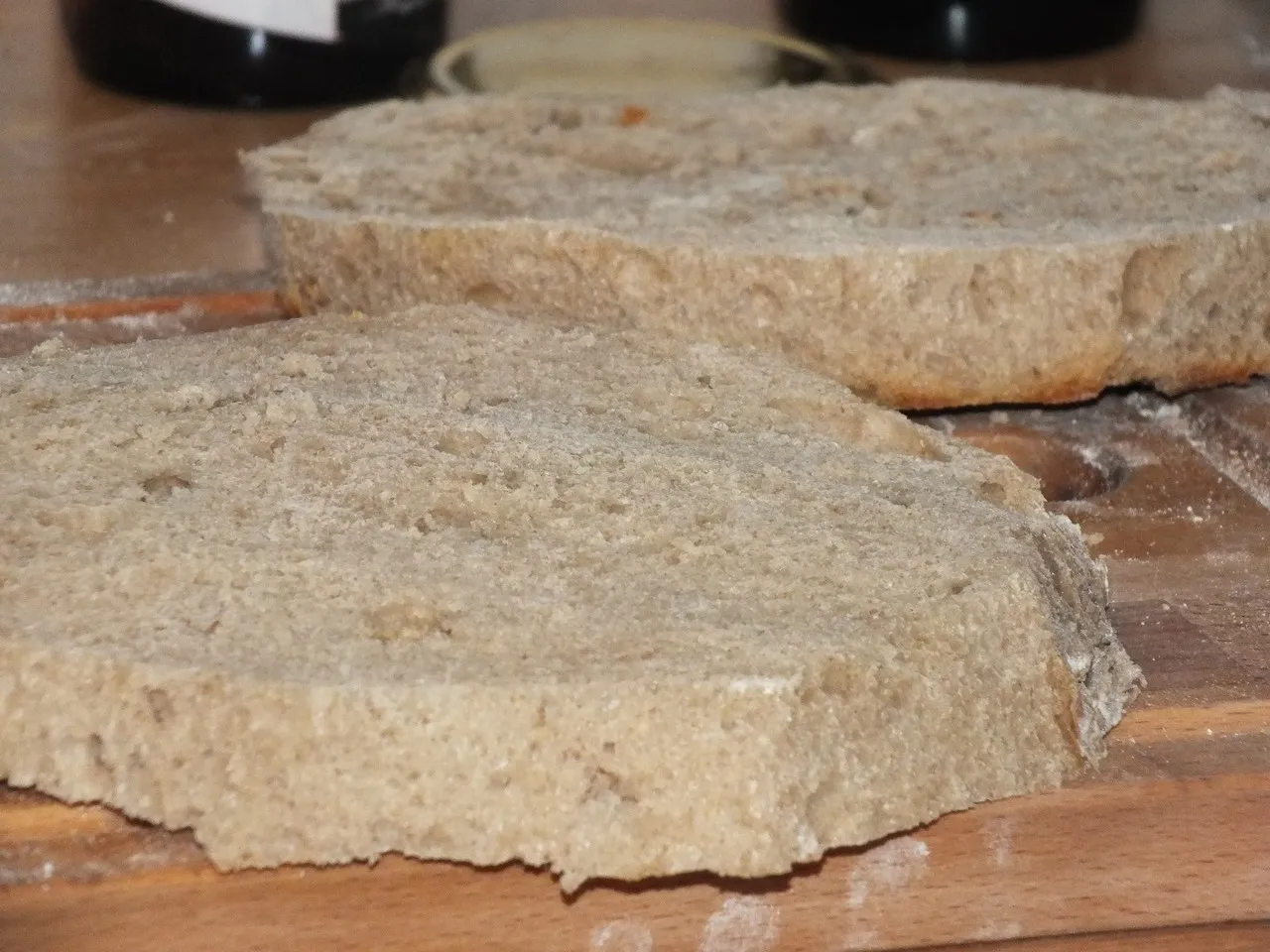 Tort chlebowy z rybą i pysznym majonezowym sosem