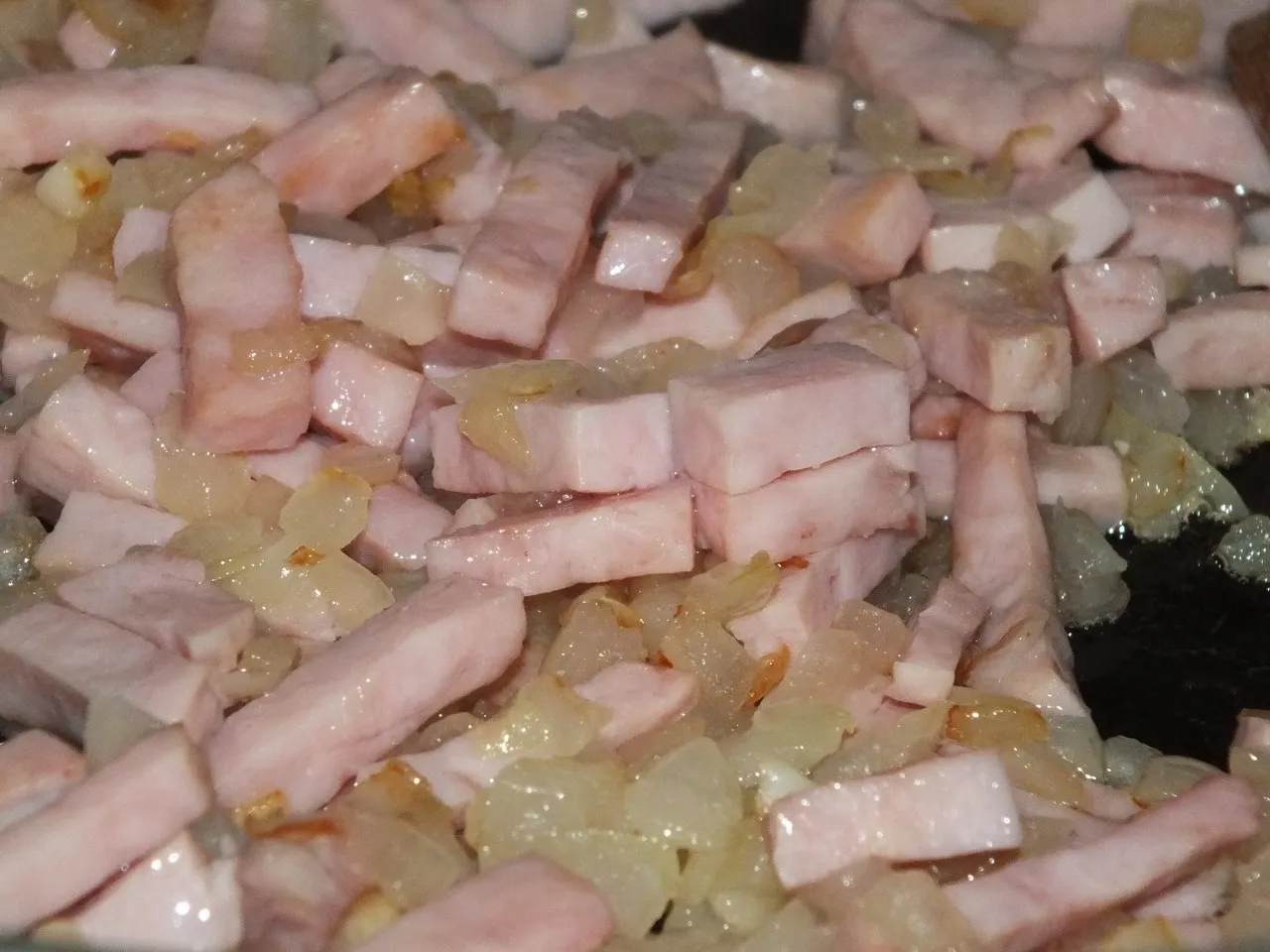 Zapiekanka makaronowa z patisonem, szynką i pieczarkami