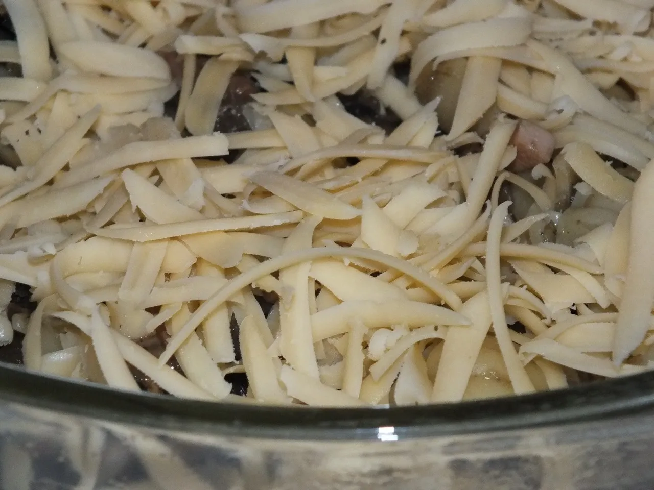 Zapiekanka makaronowa z patisonem, szynką i pieczarkami