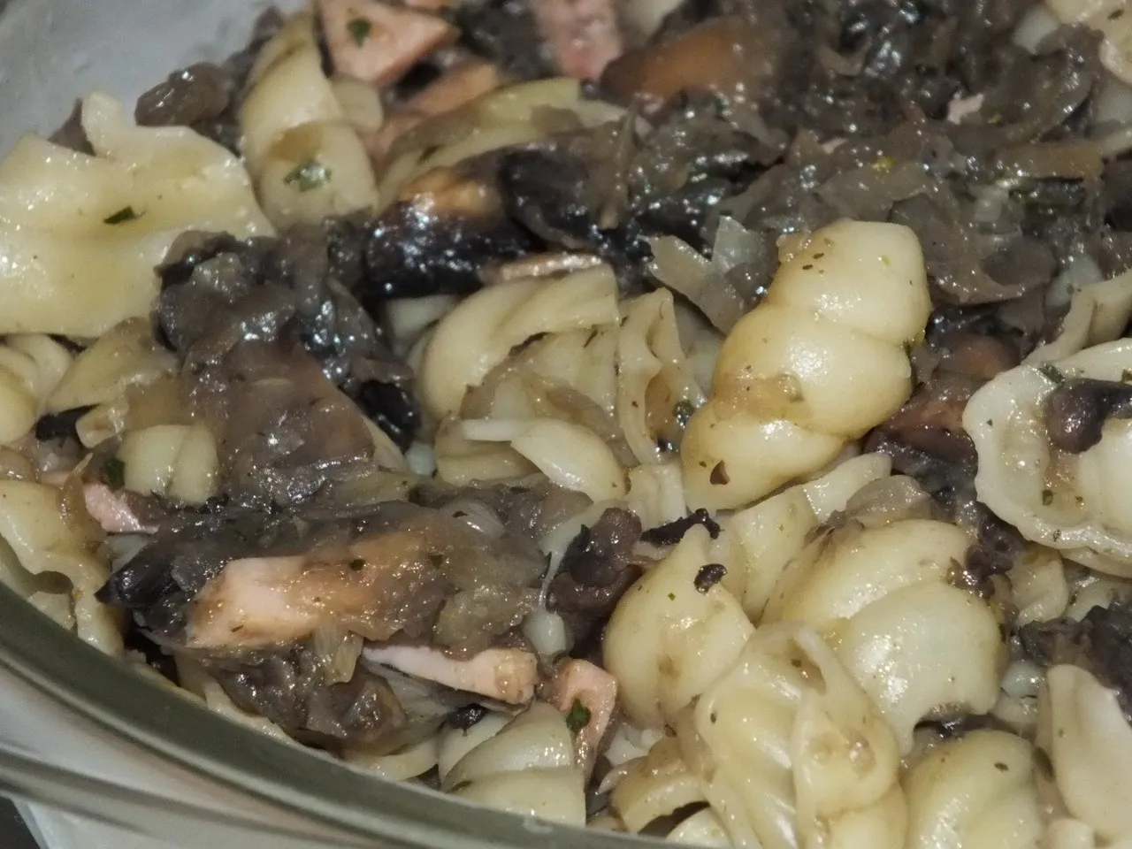 Zapiekanka makaronowa z patisonem, szynką i pieczarkami