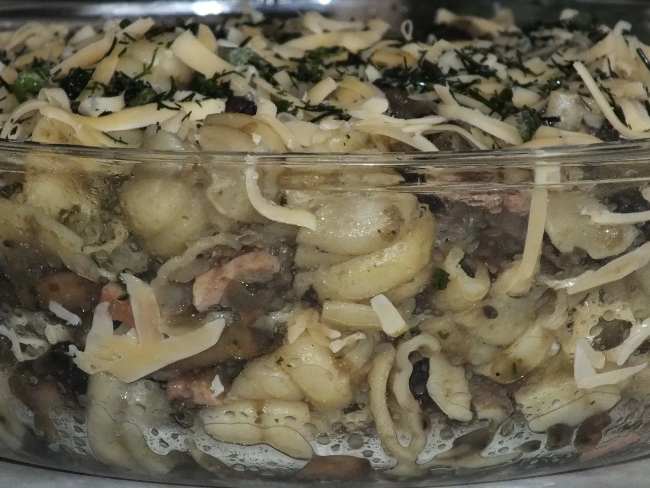 Zapiekanka makaronowa z patisonem, szynką i pieczarkami