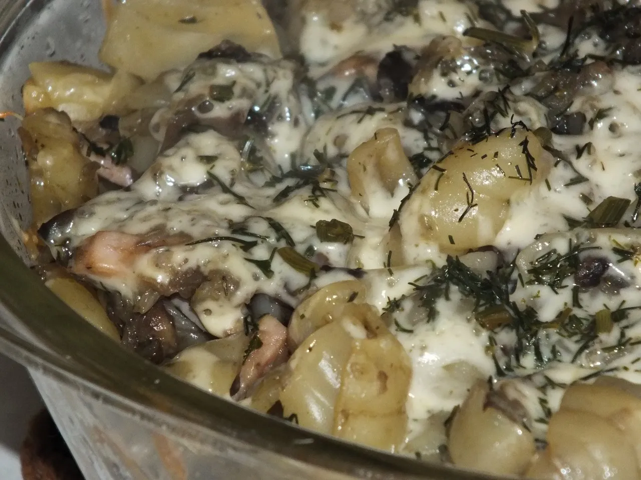 Zapiekanka makaronowa z patisonem, szynką i pieczarkami