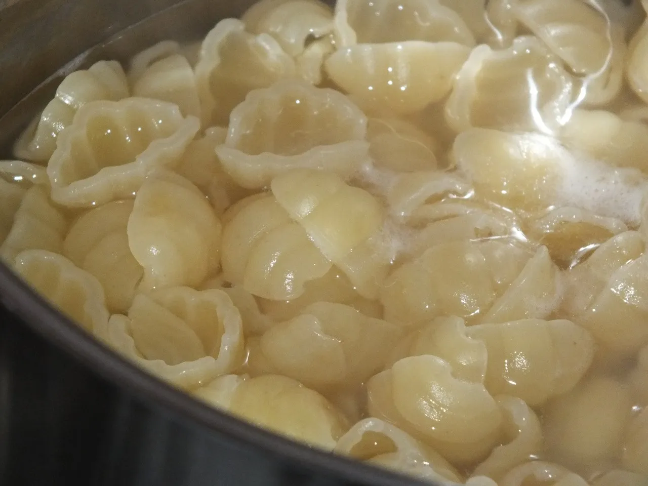 Zapiekanka makaronowa z patisonem, szynką i pieczarkami