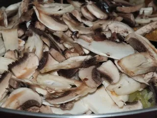 Kapusta z cukinią i pieczarkami - 12
