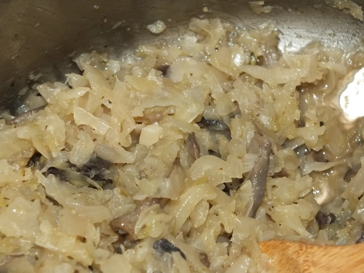 Kapusta z cukinią i pieczarkami