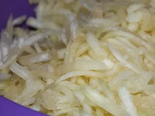 Kapusta z cukinią i pieczarkami - 7