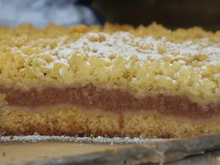 Tradycyjna szarlotka na kruchym cieście z kruszonką - 1