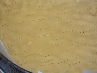 Tradycyjna szarlotka na kruchym cieście z kruszonką - 11
