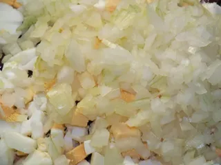Sałatka śledziowa z ziemniakami i czerwoną fasolką - 10