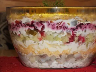 Warstwowa i kolorowa sałatka śledziowa - 20
