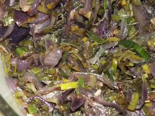 Łopatka wieprzowa z czerwoną cebulą i żurawiną - 13