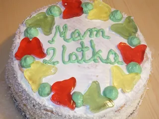 Tort śmietankowy z kolorowymi galaretkami - 30