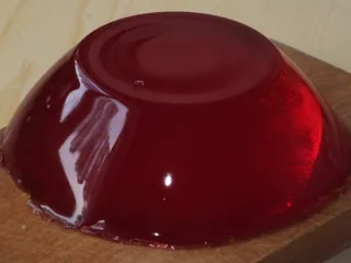 Tort śmietankowy z kolorowymi galaretkami - 7