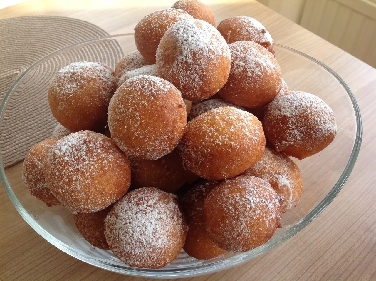 Serowe mini-pączki z serkiem waniliowym