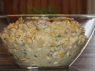 Sałatka z selerem konserwowym i frankfurterkami - 1