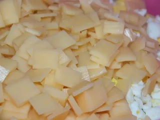 Sałatka jajeczna z ananasem i słonecznikiem - 8