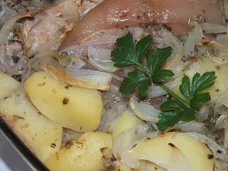 Golonka pieczona z ziemniakami - 16