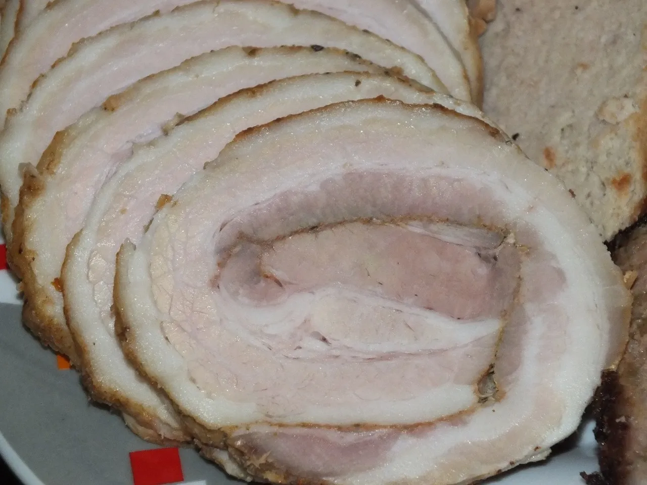 Pieczony rolowany boczek z czosnkiem