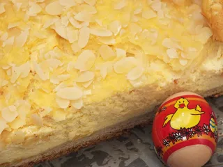 Sernik ze skórką pomarańczową i płatkami migdałów - 1