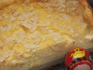 Sernik ze skórką pomarańczową i płatkami migdałów - 2