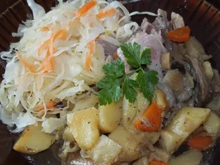 Golonka pieczona w ziemniakach - 16