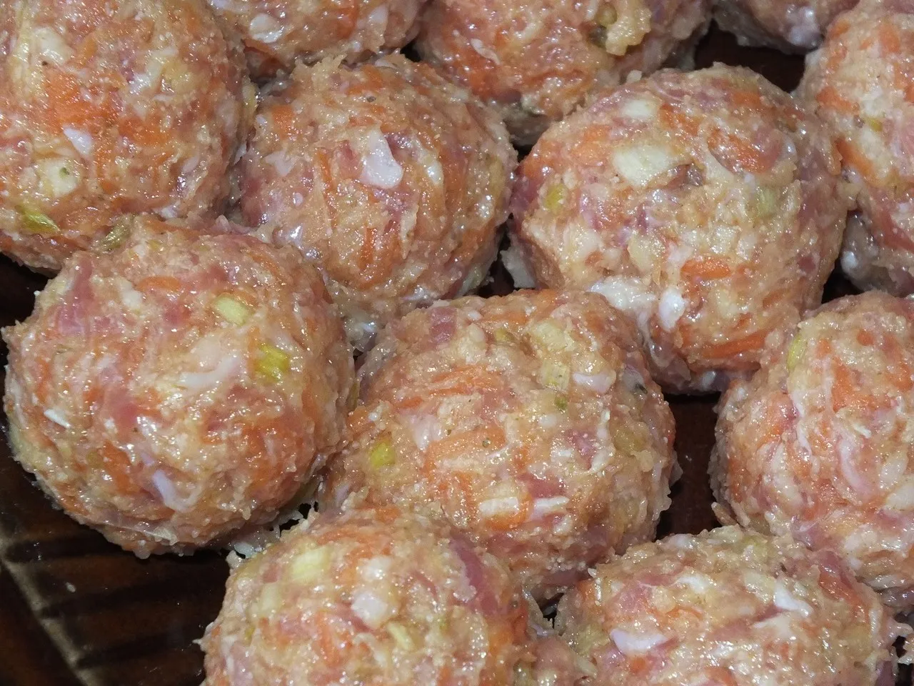 Delikatne mięsne pulpeciki z warzywami