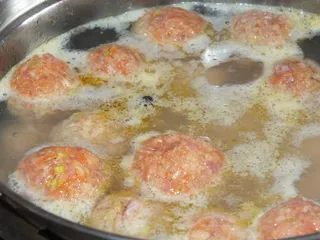 Delikatne mięsne pulpeciki z warzywami - 15