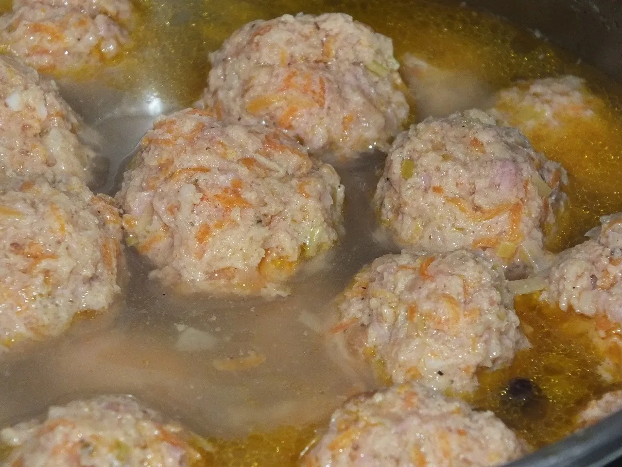 Delikatne mięsne pulpeciki z warzywami