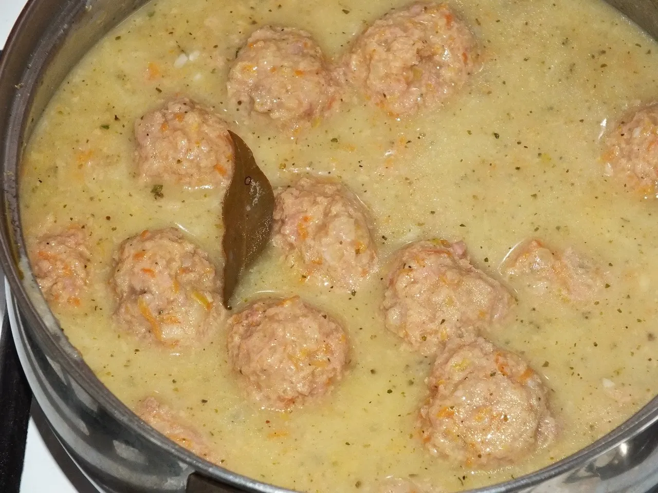 Delikatne mięsne pulpeciki z warzywami