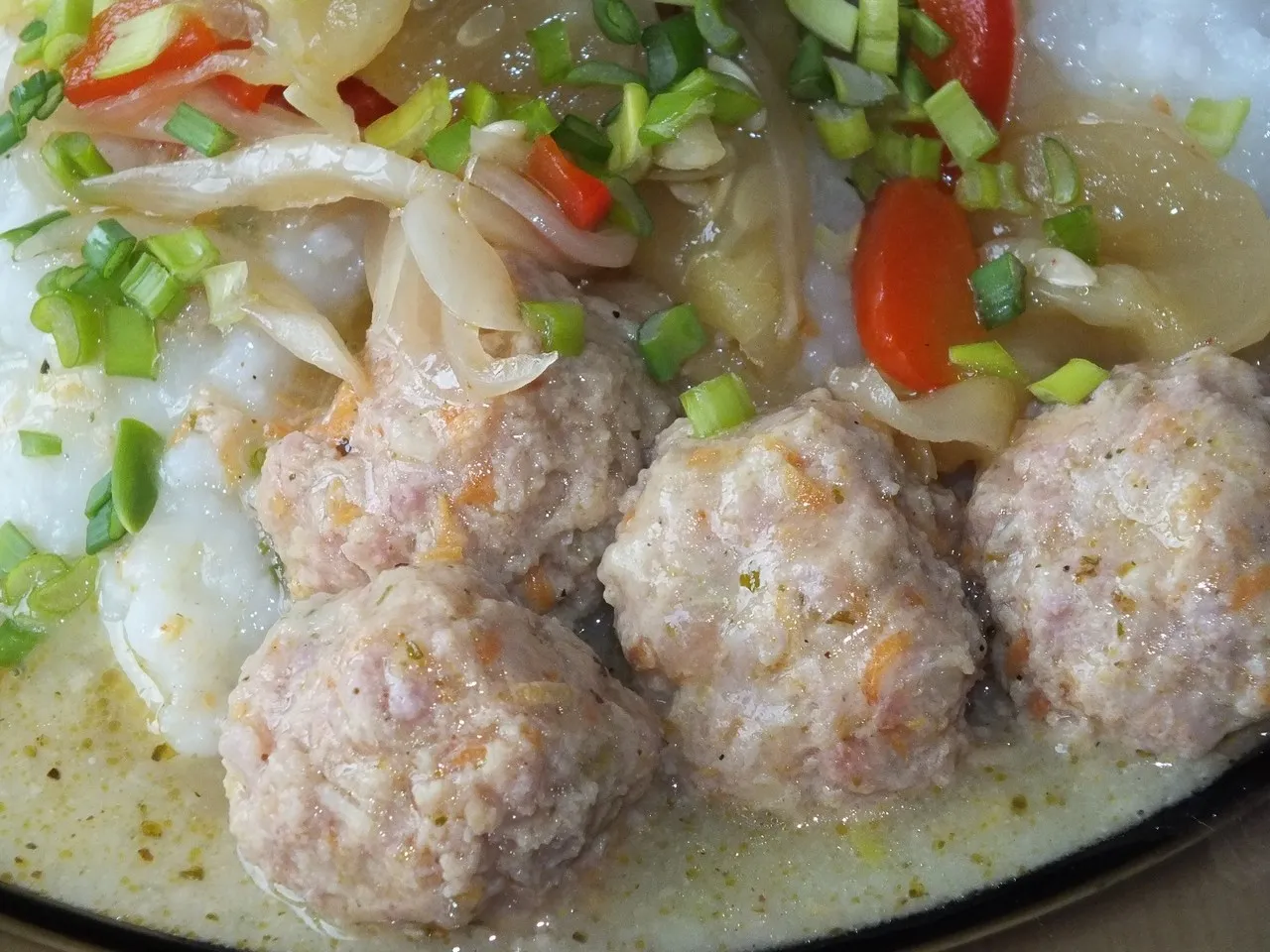 Delikatne mięsne pulpeciki z warzywami