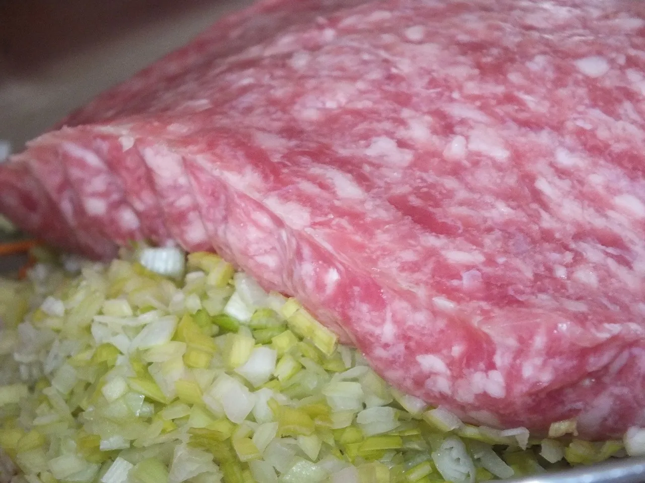 Delikatne mięsne pulpeciki z warzywami