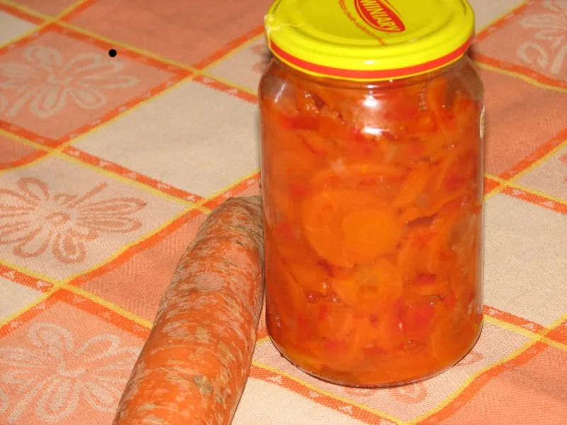 Sałatka z marchewki i czerwonej papryki