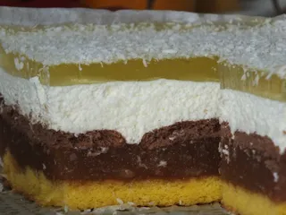 Warstwowe ciasto dyniowe ze śmietanką i galaretką - 2
