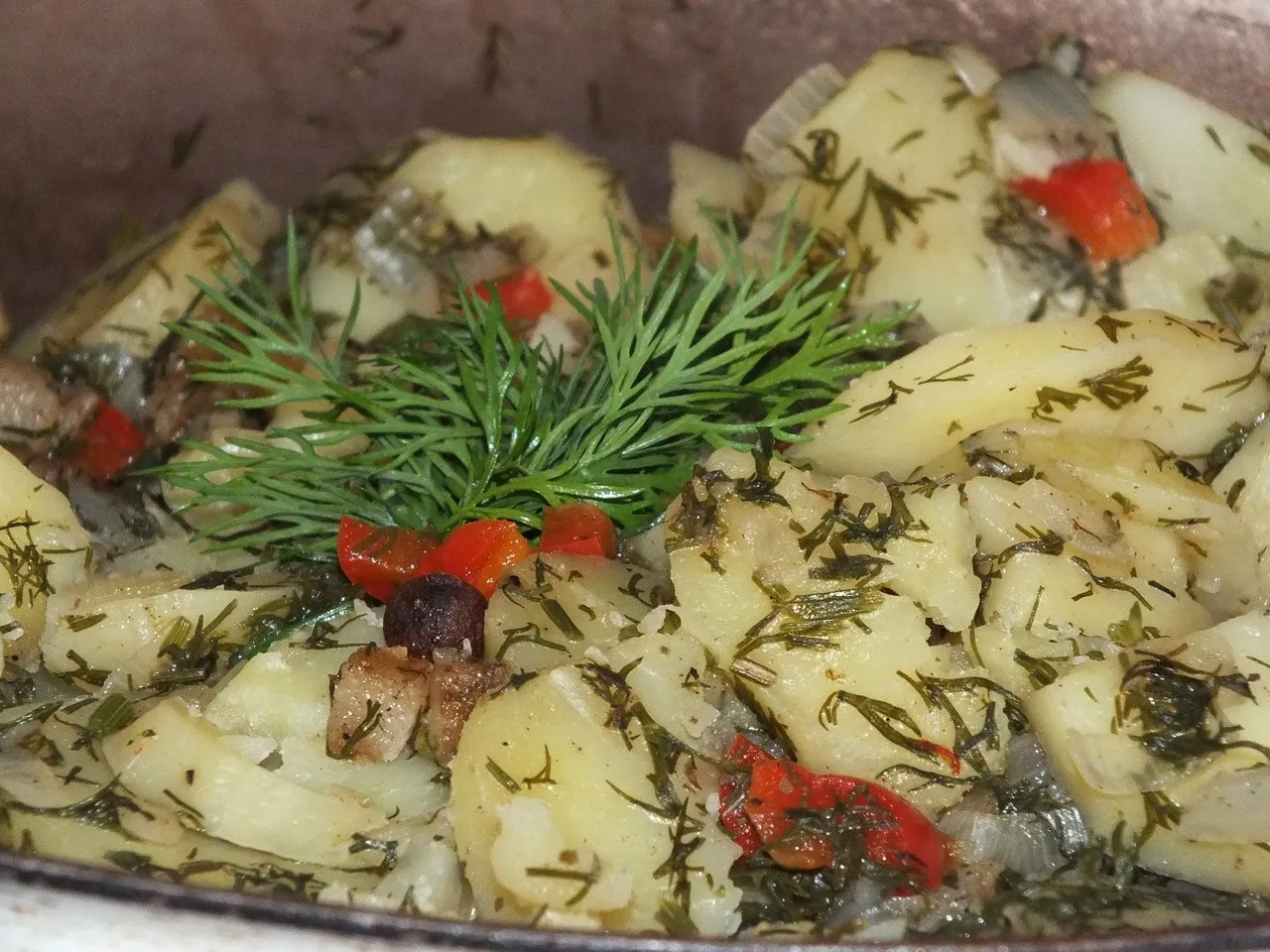 Zapiekanka ziemniaczana z papryką i koperkiem