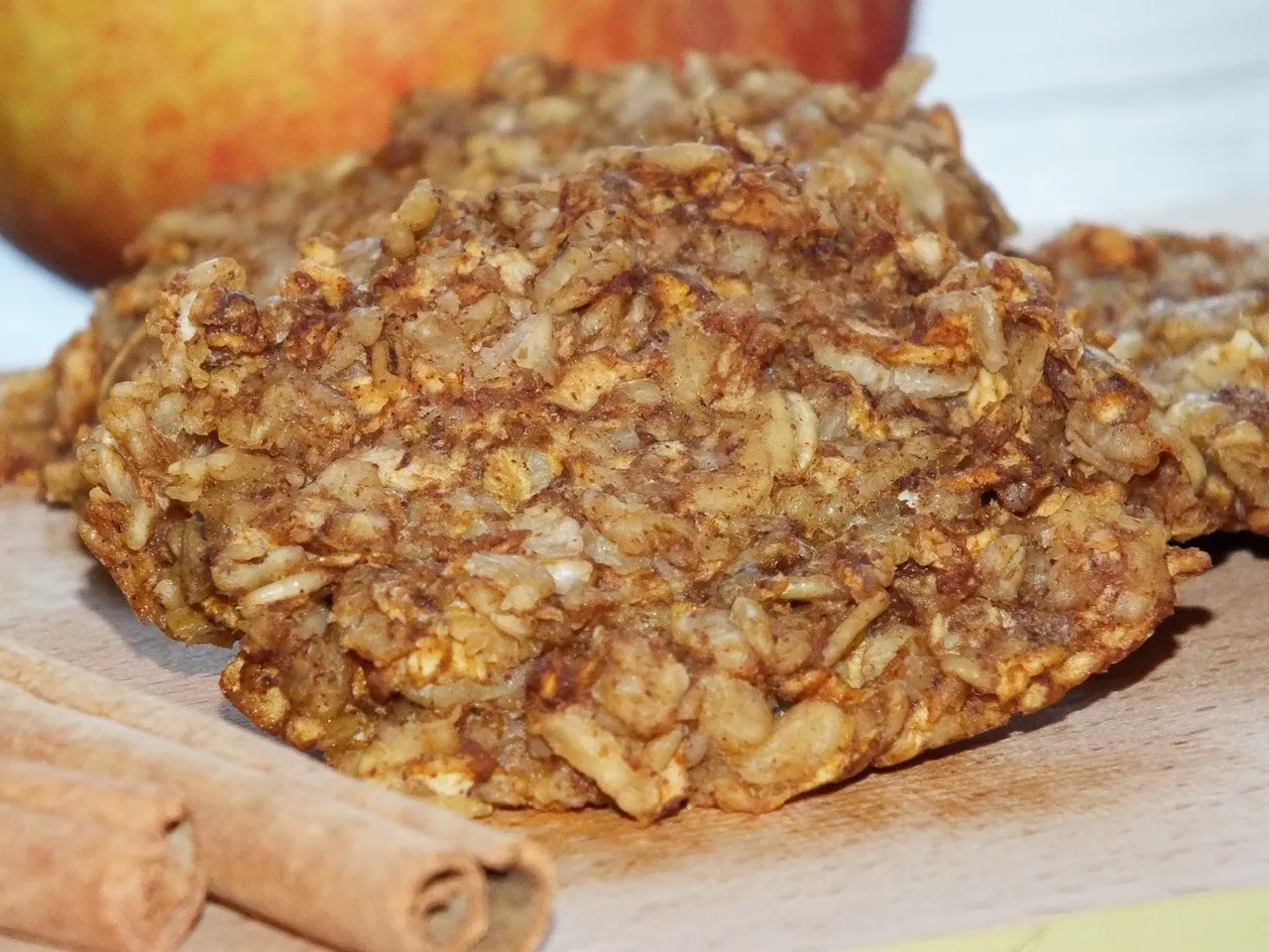 Aromatyczne owsiano-jabłkowe ciasteczka
