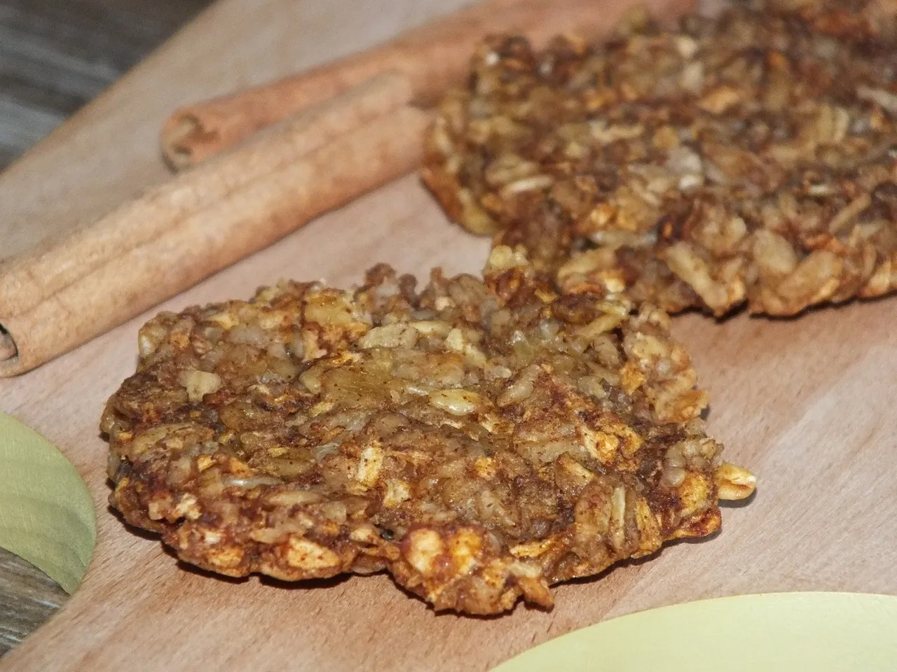 Aromatyczne owsiano-jabłkowe ciasteczka