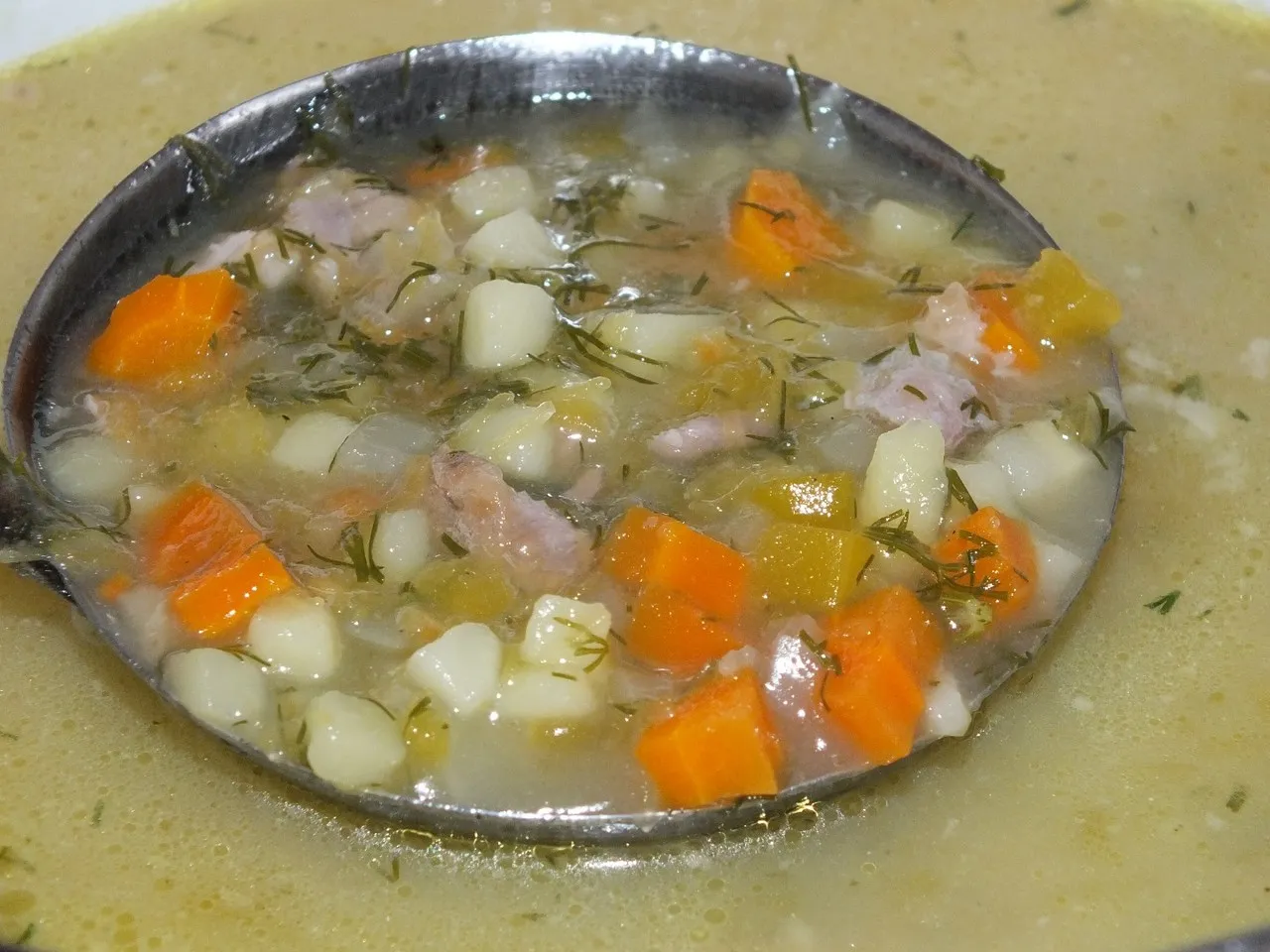Zupa z cukinii na żeberkach