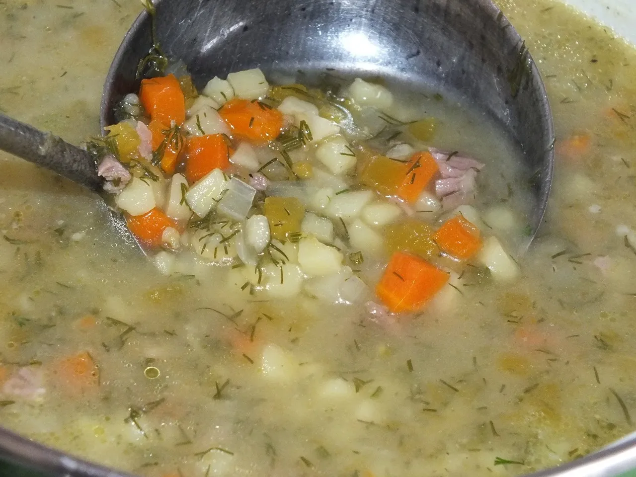 Zupa z cukinii na żeberkach