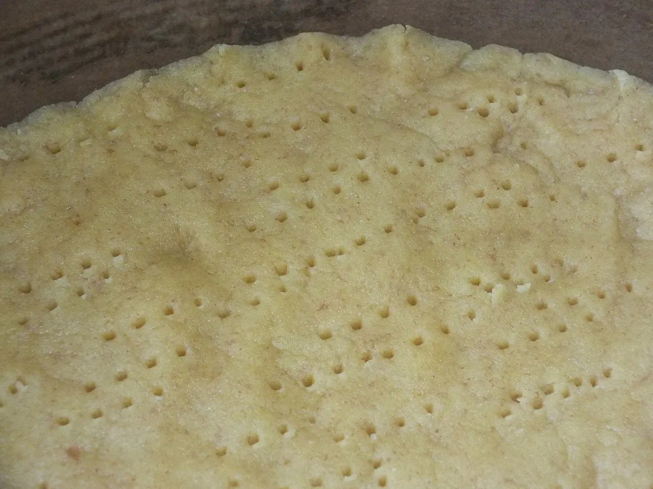 Kruche ciasto z truskawkową masą i kruszonką