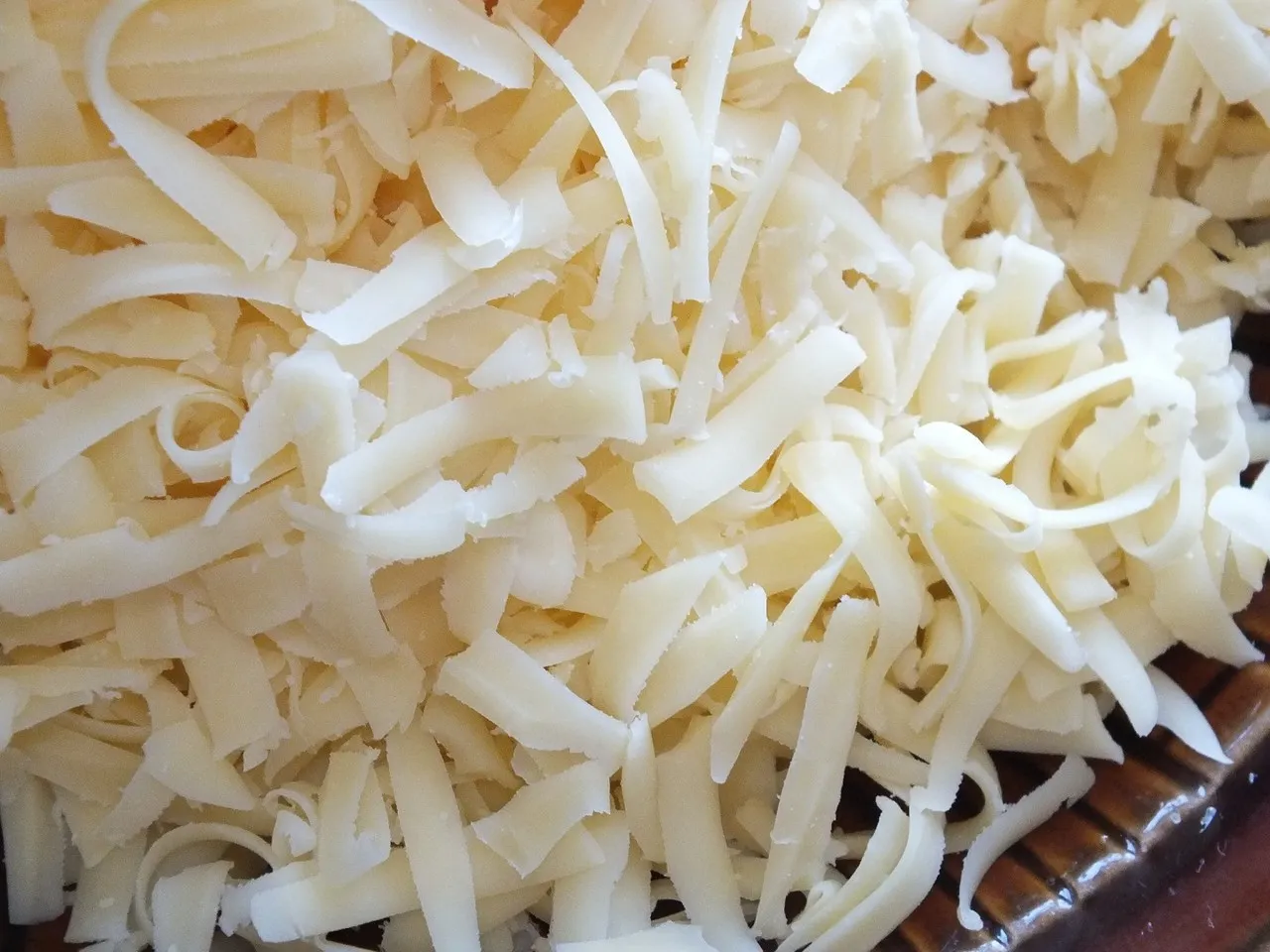 Schab zapiekany z pieczarkami pod serowo-śmietankowym sosem