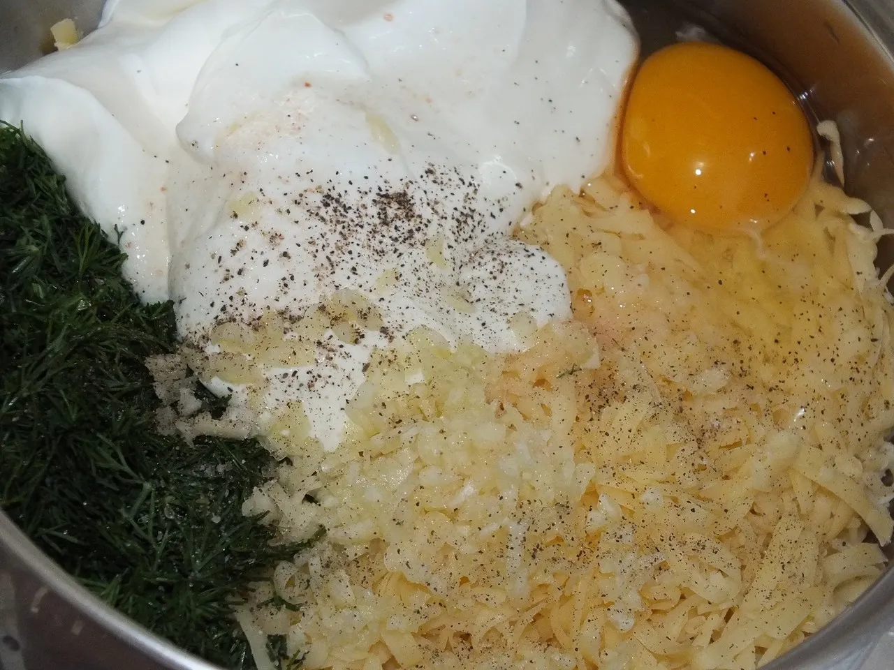 Schab zapiekany z pieczarkami pod serowo-śmietankowym sosem