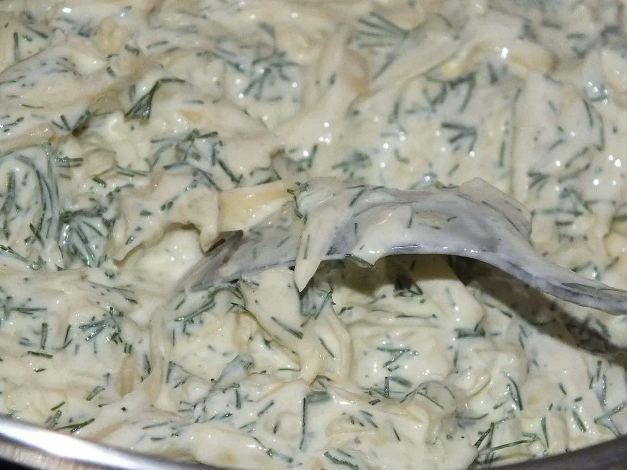 Schab zapiekany z pieczarkami pod serowo-śmietankowym sosem