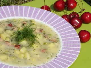 Delikatna zupa z zielonym groszkiem i boczkiem - 1