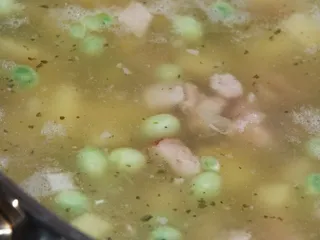 Delikatna zupa z zielonym groszkiem i boczkiem - 6