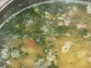 Delikatna zupa z zielonym groszkiem i boczkiem - 7