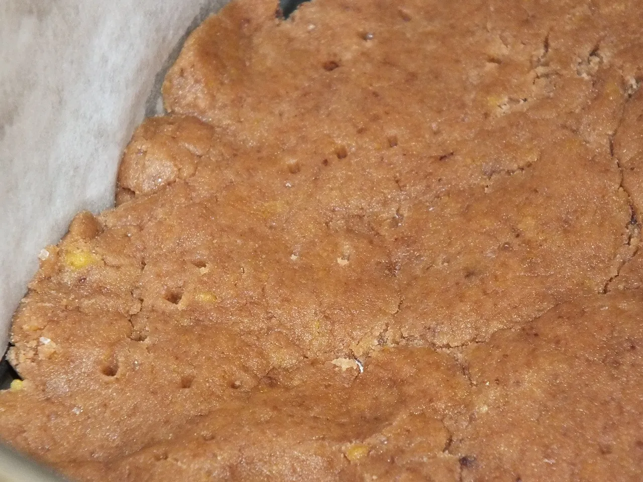 Kakaowe ciasto z jagodami i brzoskwiniami