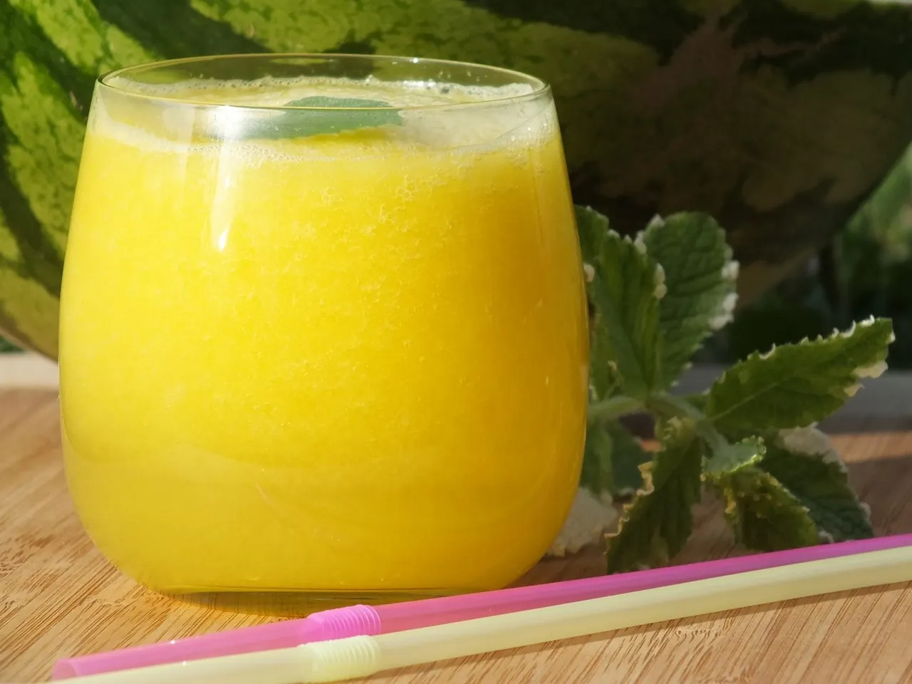 Smoothie z żółtego arbuza