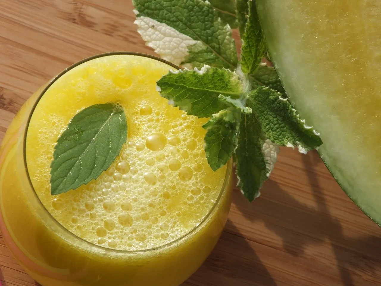 Smoothie z żółtego arbuza